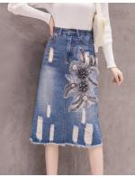 พรีออเดอร์ กระโปรงสั้น เสื้อผ้าแฟชั่นผู้หญิง กระโปรงยีนส์แฟชั่นสวย ๆ ปักดอกไม้ใหญ่ สี ยีนส์ พรีออเดอร์ กระโปรงสั้น เสื้อผ้าแฟชั่นผู้หญิง กระโปรงยีนส์แฟชั่นสวย ๆ ปักดอกไม้ใหญ่ สี ยีนส์